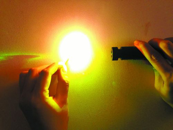 Laserpointer 80-mal starker als die Sonne
